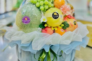 Đặt giỏ trái cây đám thôi nôi